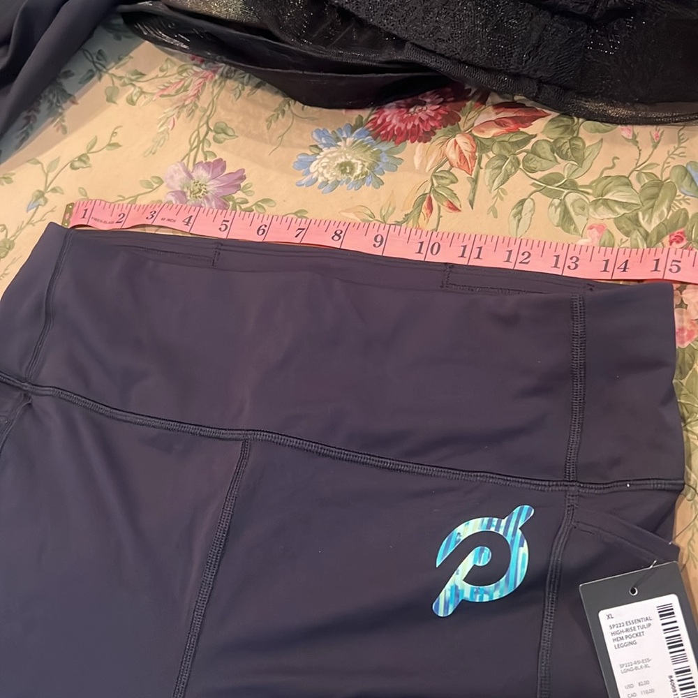 Peloton XL NWT together we go far Leggings With pockets - Picture 13 of 17